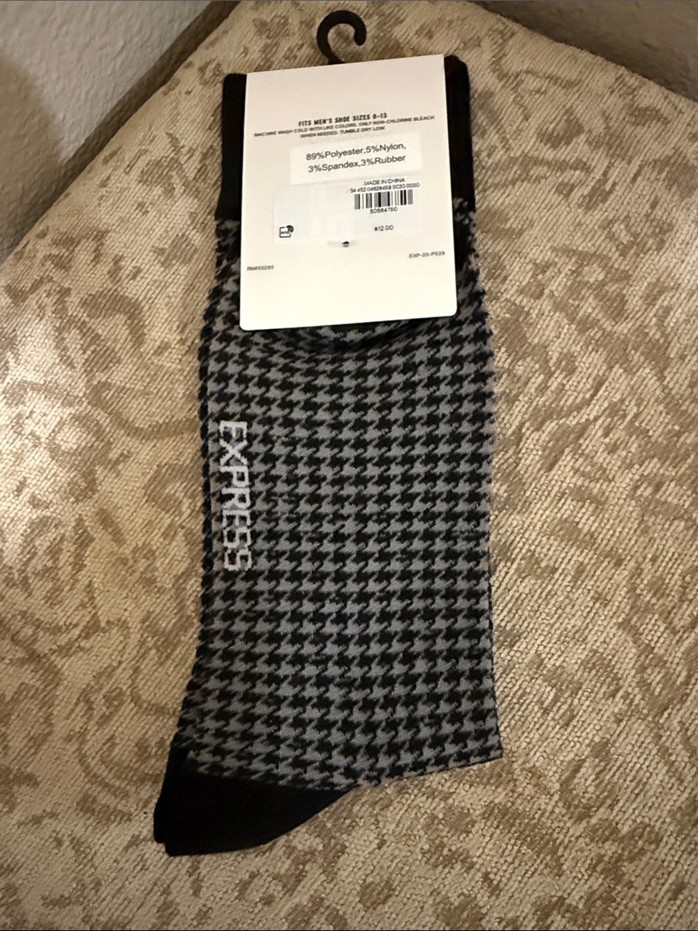 Express NWT Men's Black  Houndstooth Dress Socks fits 8-13 shoe sizes